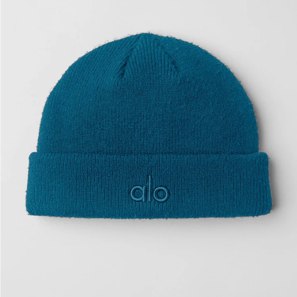 NWT Alo Yoga Notable Beanie in Eclipse Blue